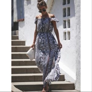 NWT Vici Maxi dress!!🌺👗